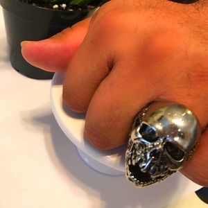 Skull ring